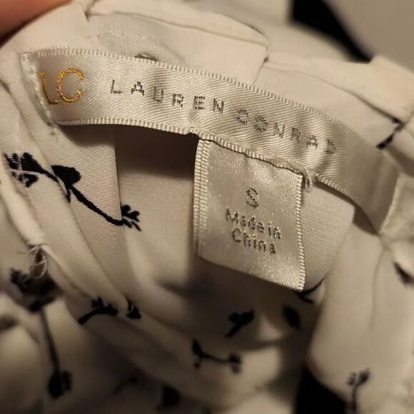 LC Lauren Conrad Ladies Size Small Black and White Arrow Print Blouse - Picture 5 of 7